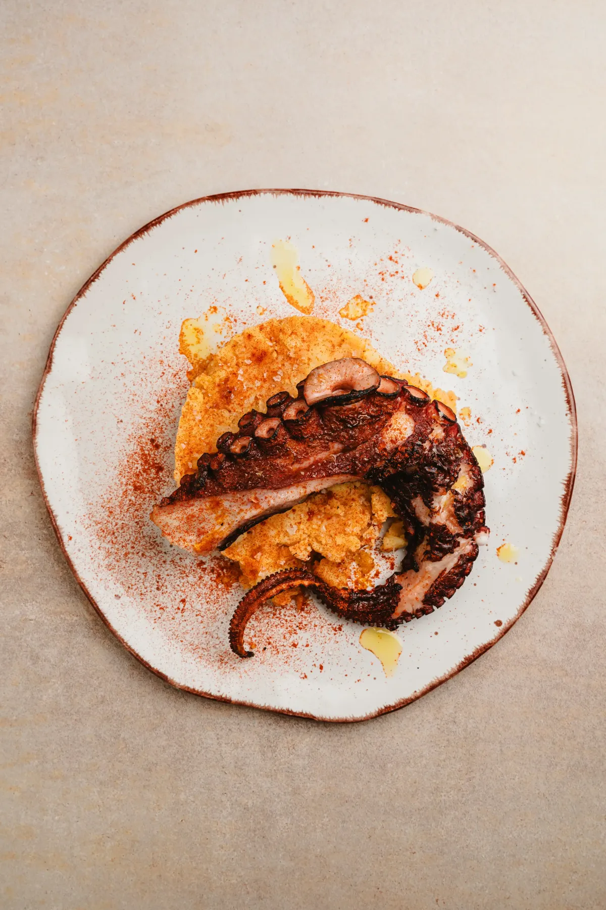 Pulpo a la brasa sobre parmentier
